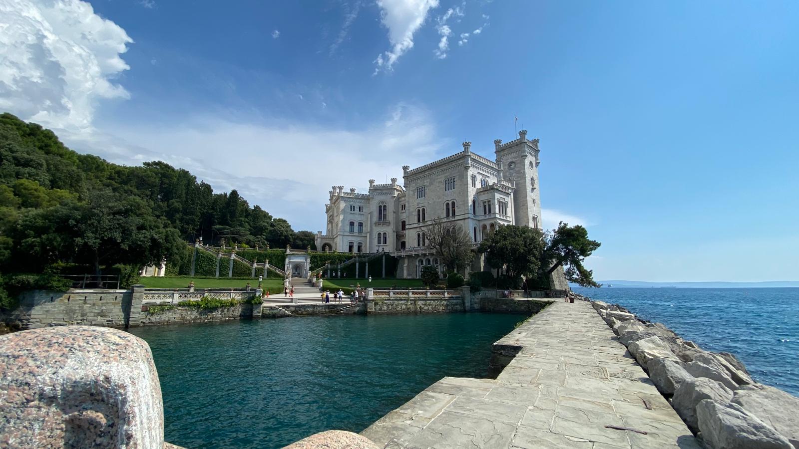 Castello di Miramare: un gioiello sul Golfo di Trieste