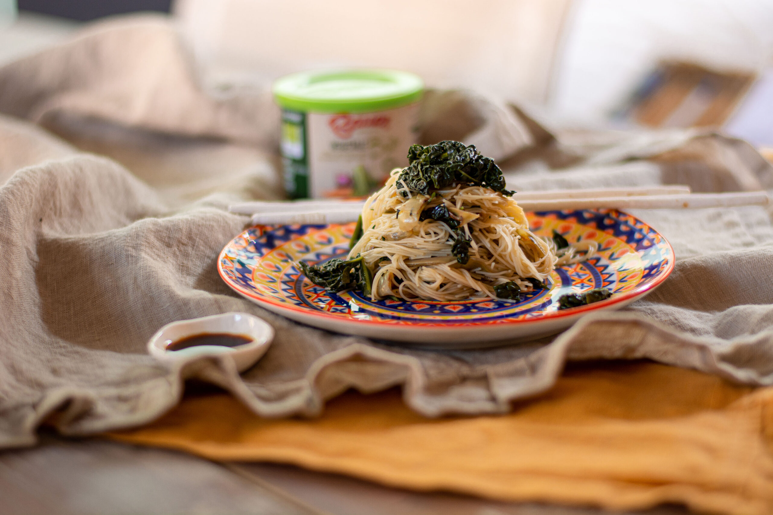 Spaghetti di riso con verdure saltate e Granulare Vegetale